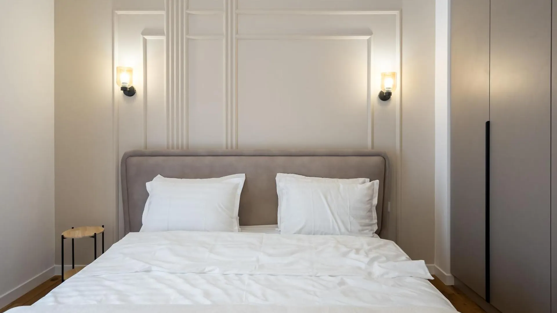Wheat Of Coffee With King Bed In Ocp Apartamento Bucareste 0*,