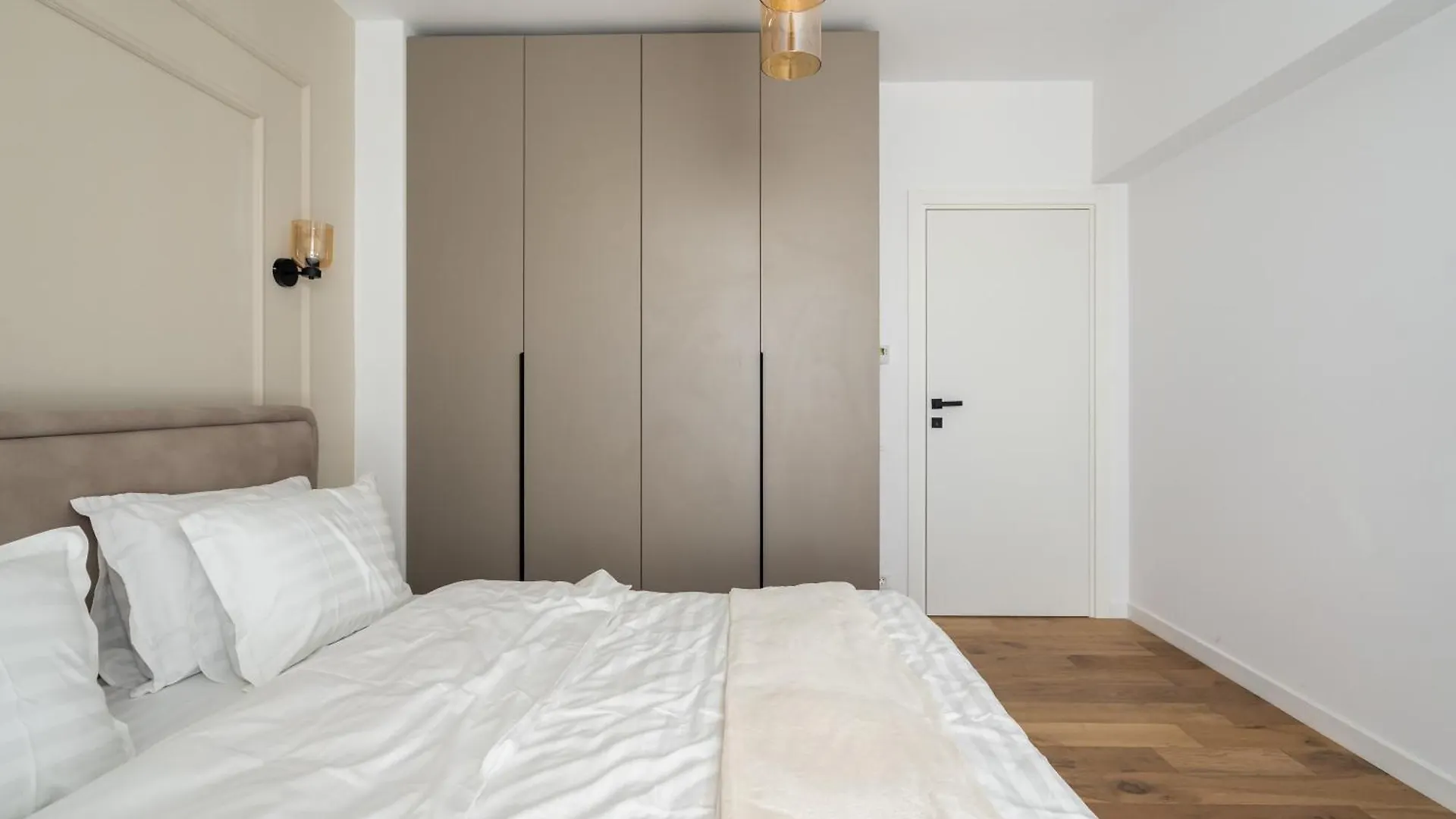 Wheat Of Coffee With King Bed In Ocp Apartamento Bucareste