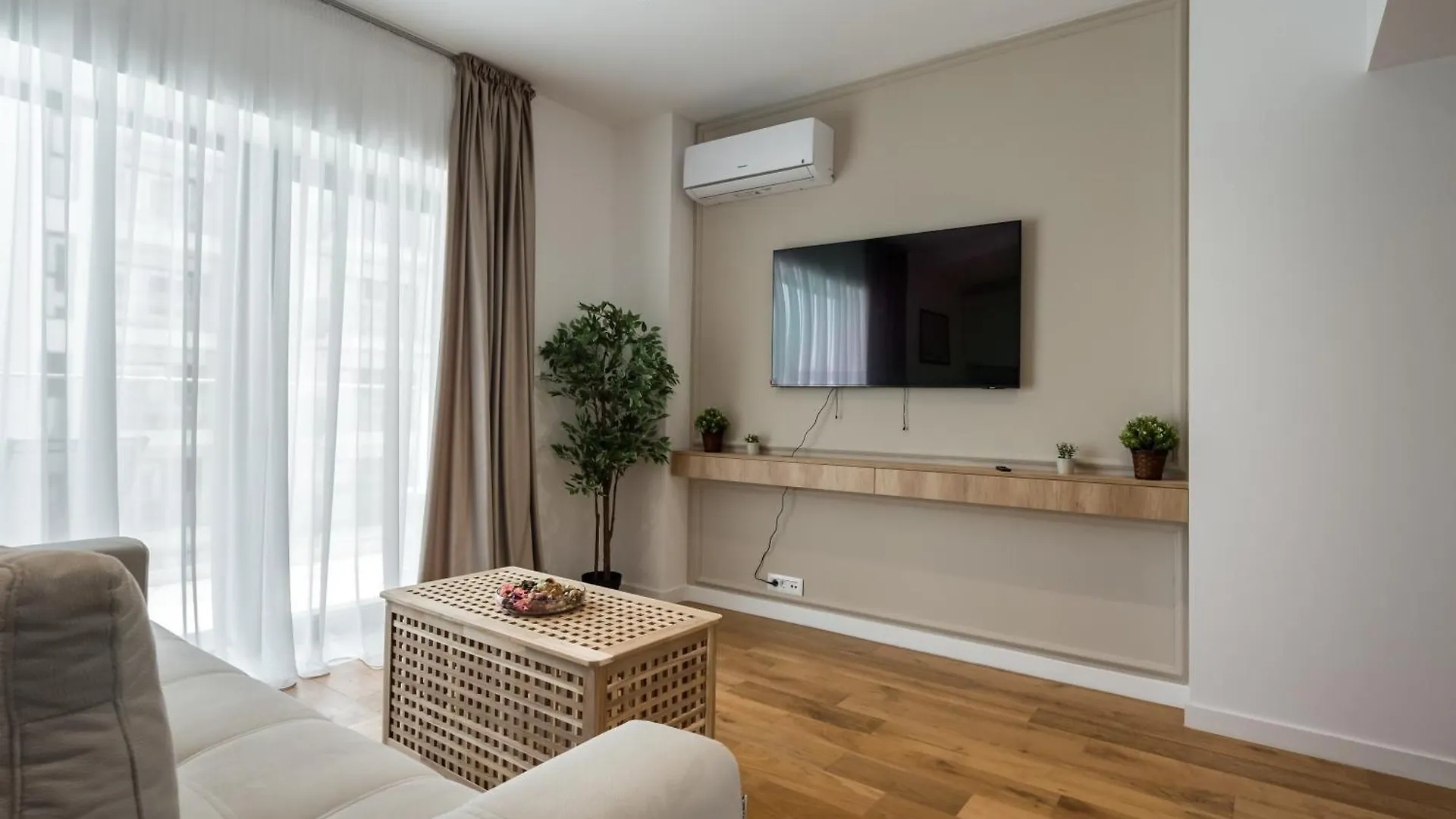 Wheat Of Coffee With King Bed In Ocp Lägenhet Bukarest